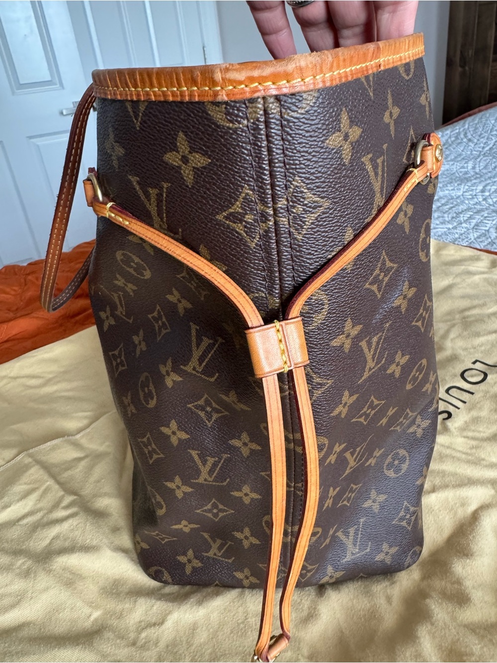 Louis Vuitton Monogram Neverfull Tote in Brown and Tan - Picture 12 of 16